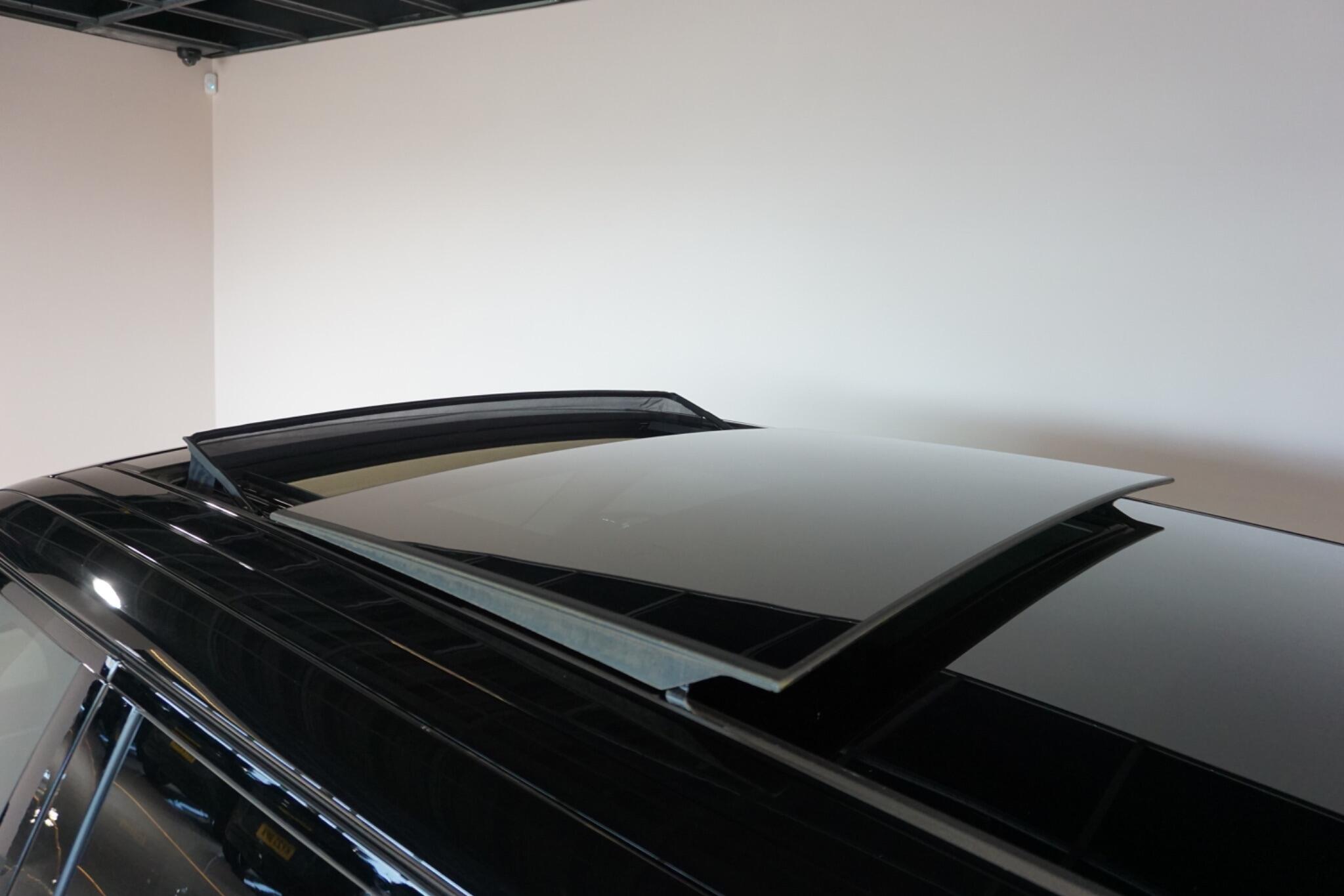 Land Rover Range Rover 2.0 P400e 13.1kWh Westminster Black SUV 5dr Petrol Plug-in Hybrid Auto 4WD Euro 6 (s/s) (404 ps)